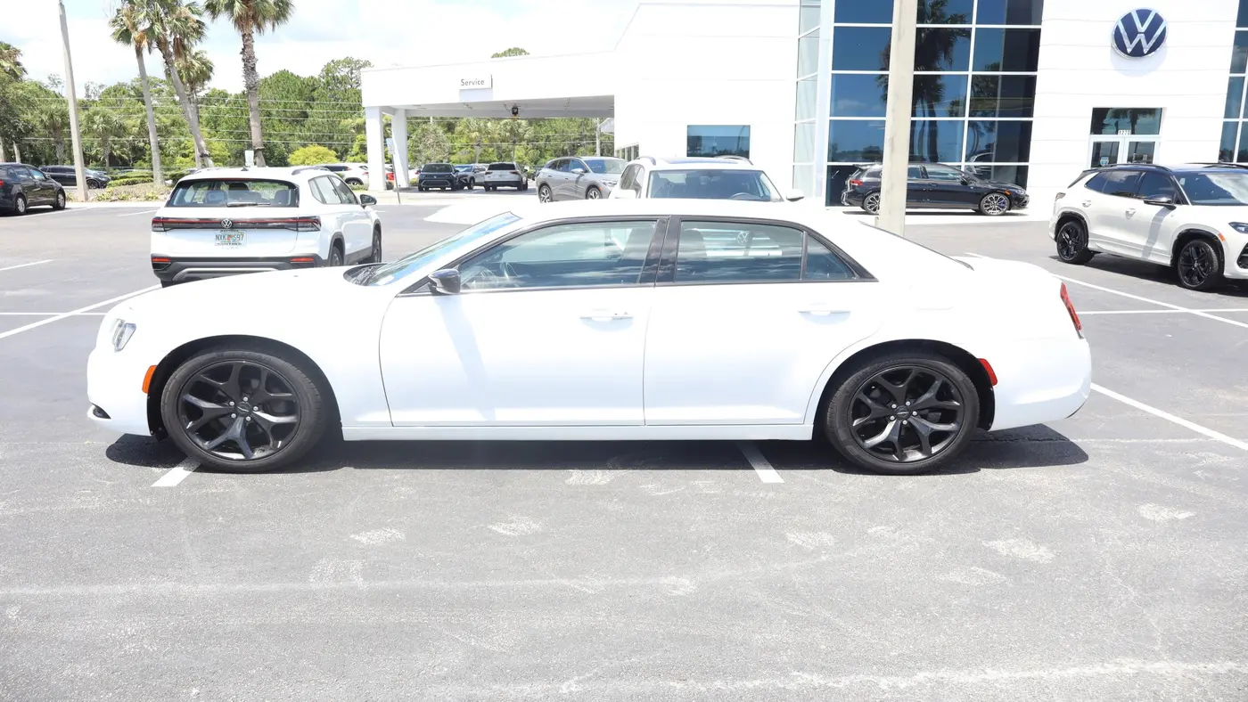 2021 Chrysler 300 Touring