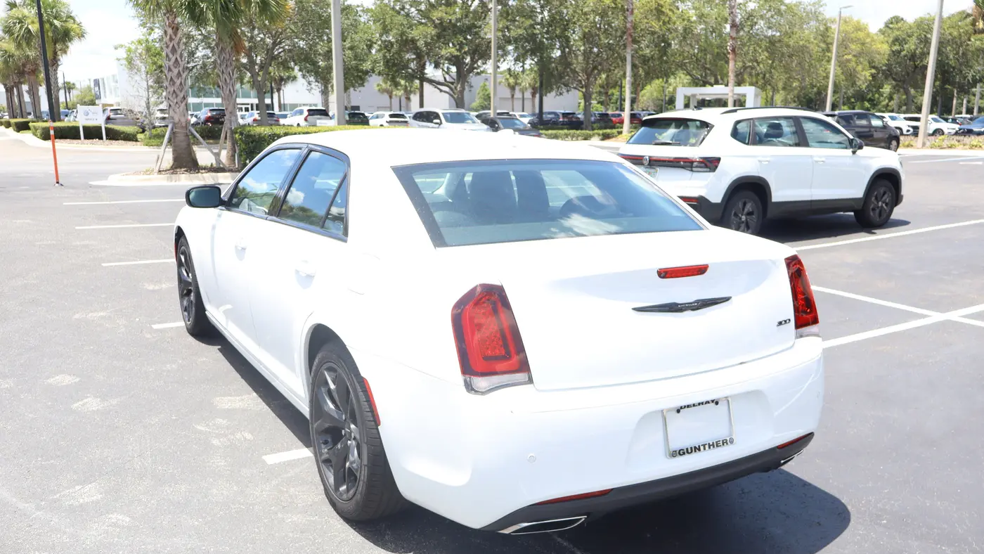 2021 Chrysler 300 Touring