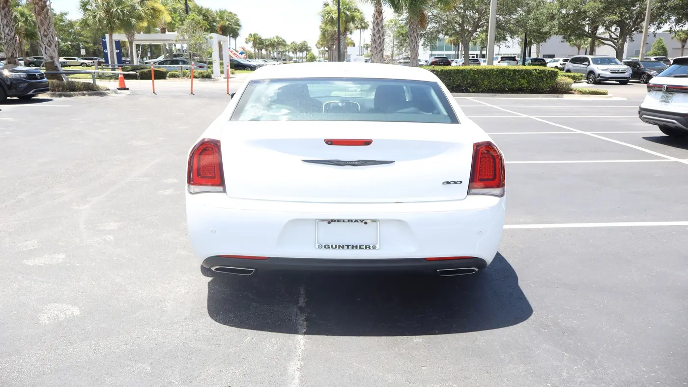 2021 Chrysler 300 Touring