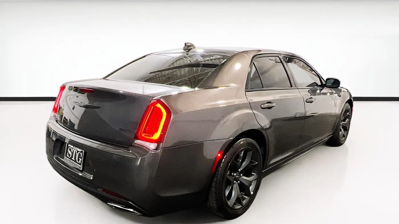 2021 Chrysler 300 Touring L