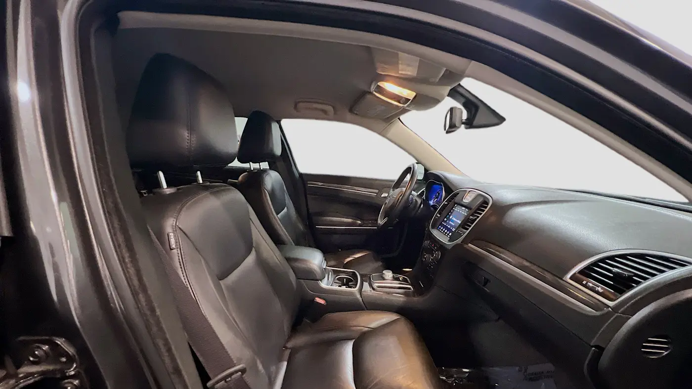 2021 Chrysler 300 Touring L