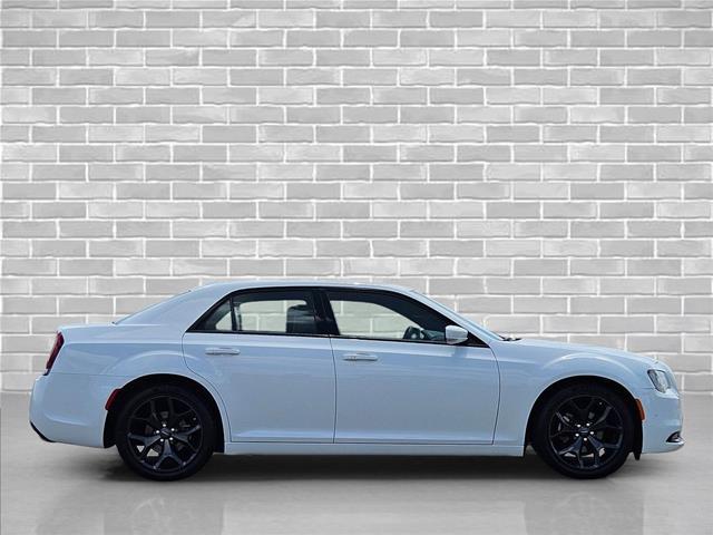 2023 Chrysler 300 - $30,940