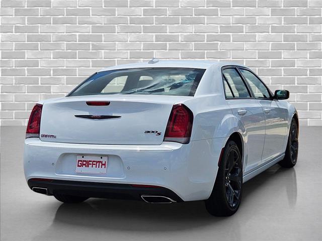 2023 Chrysler 300 - $30,940