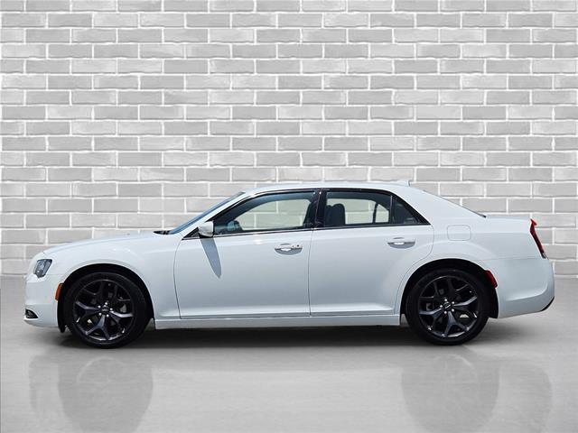 2023 Chrysler 300 - $30,940