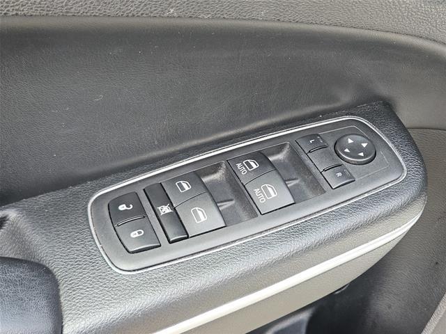 2023 Chrysler 300 - $30,940