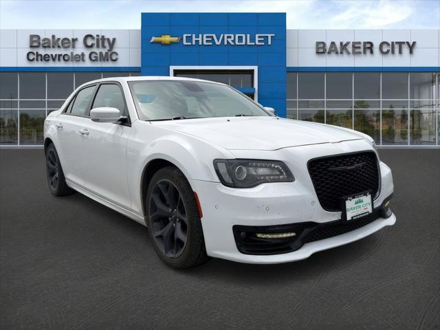 2022 Chrysler 300 - $25,995
