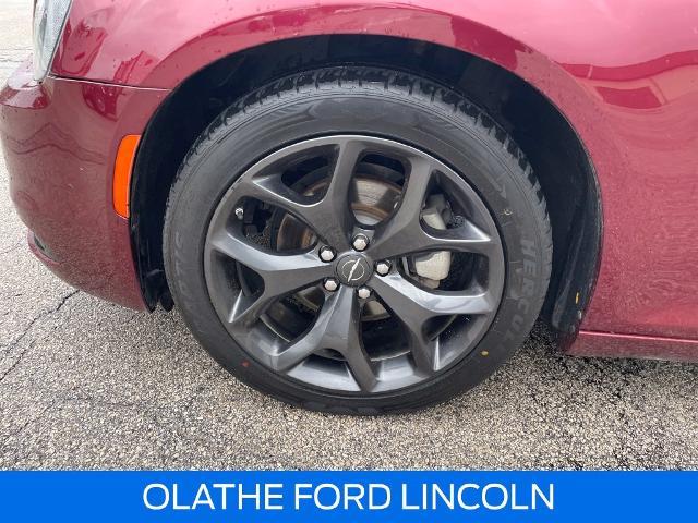 2023 Chrysler 300 - $24,444