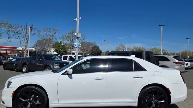 2022 Chrysler 300 S V6