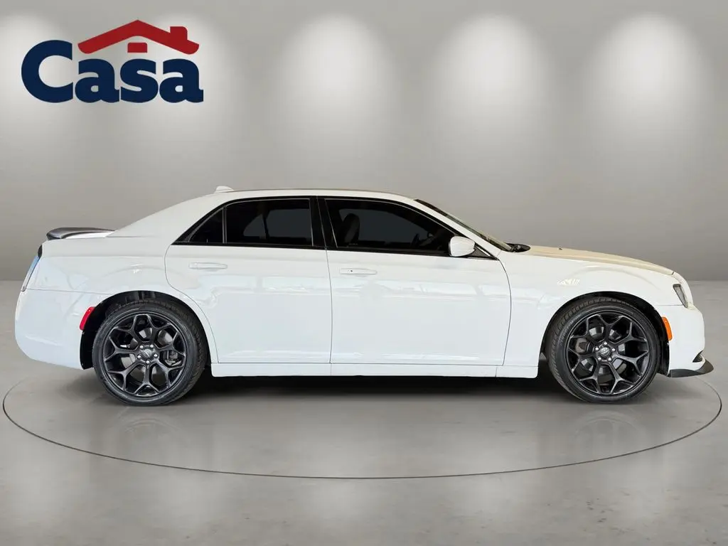 2019 Chrysler 300 - $18,003
