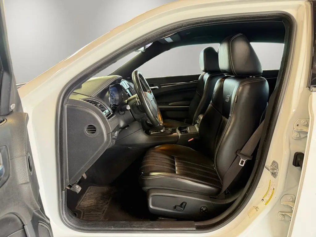 2019 Chrysler 300 - $18,003