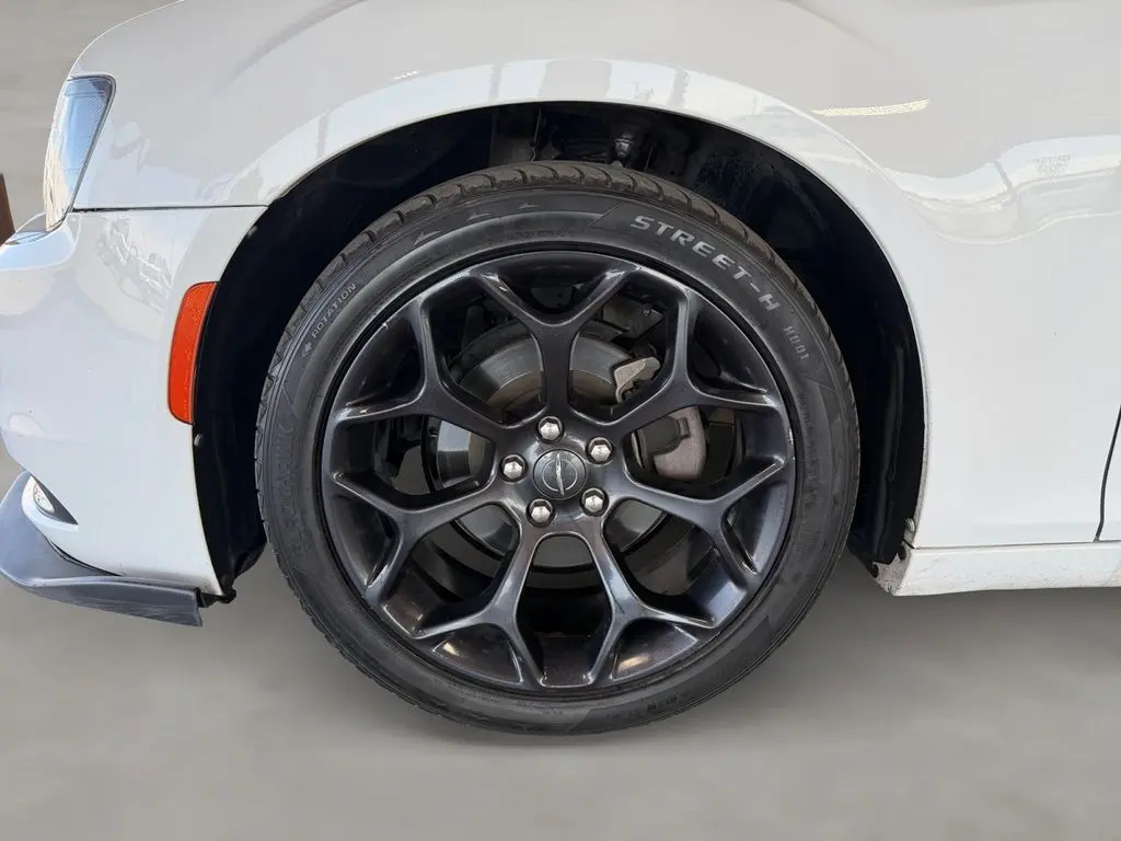 2019 Chrysler 300 - $18,003