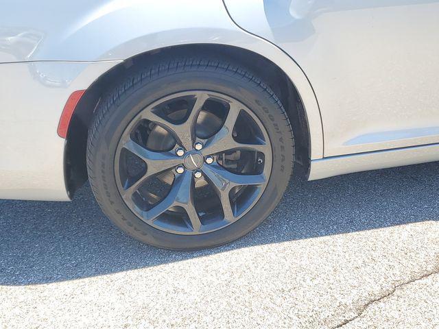 2022 Chrysler 300 - $23,436