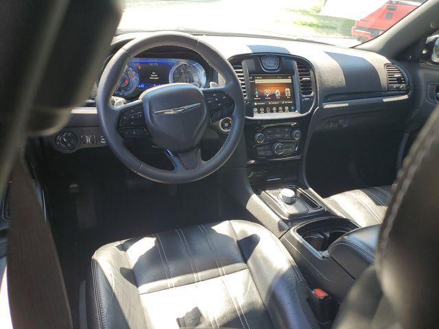 2022 Chrysler 300 - $23,436