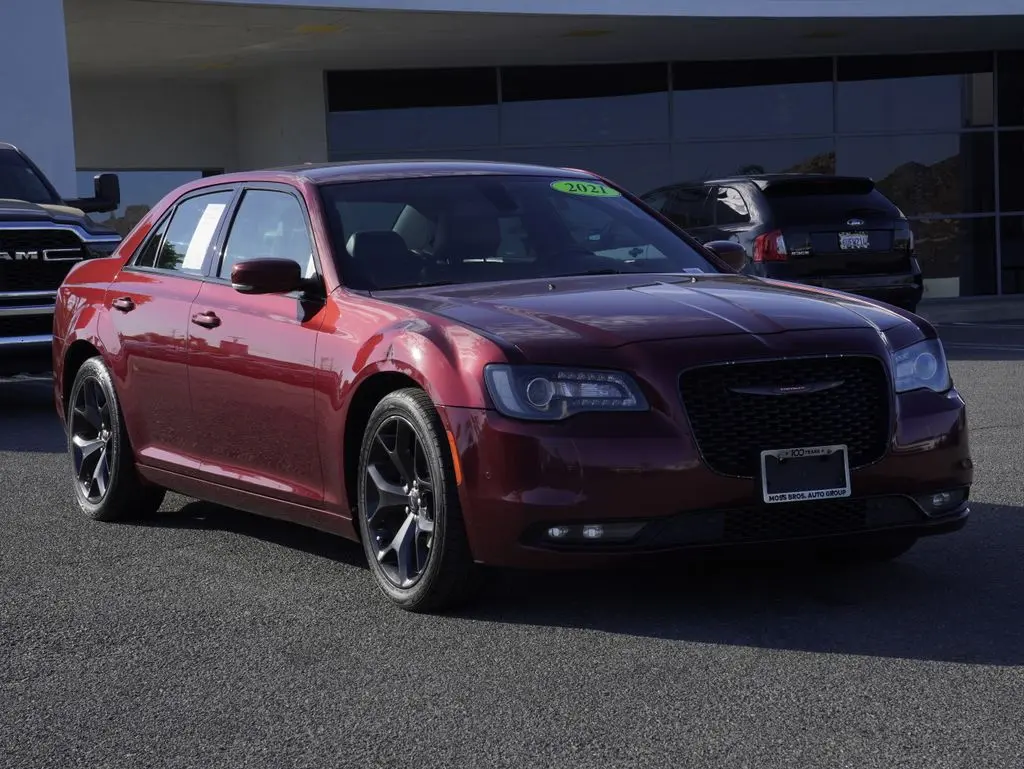 2021 Chrysler 300 - $13,589