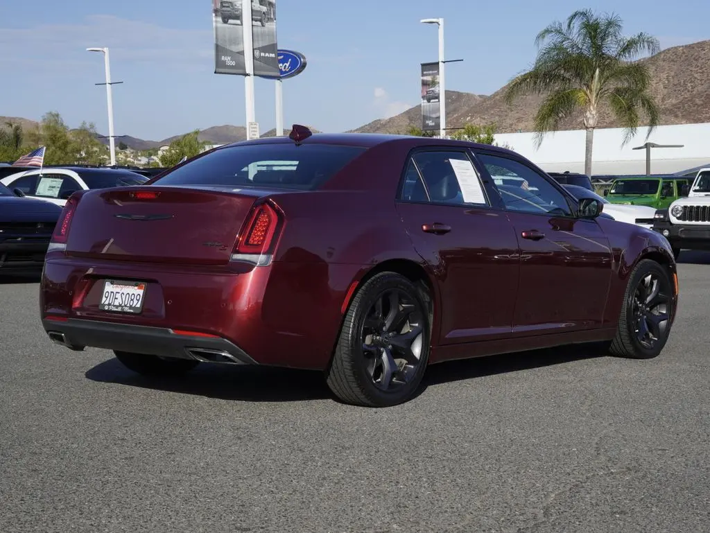 2021 Chrysler 300 - $13,589