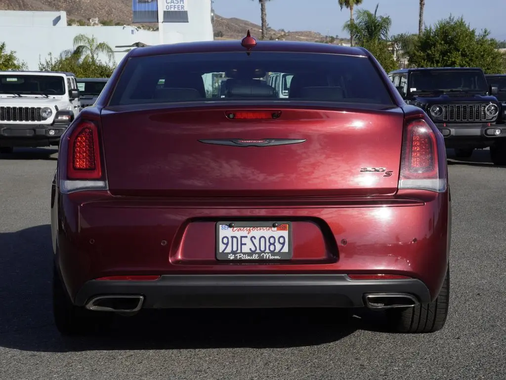 2021 Chrysler 300 - $13,589