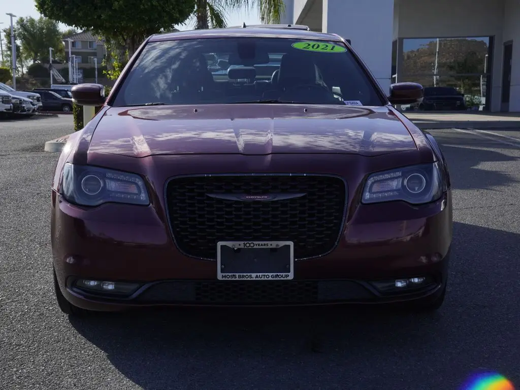 2021 Chrysler 300 - $13,589