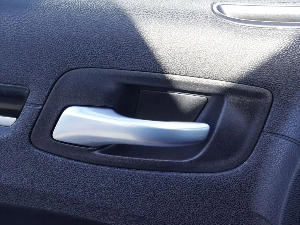 2021 Chrysler 300 - $13,589