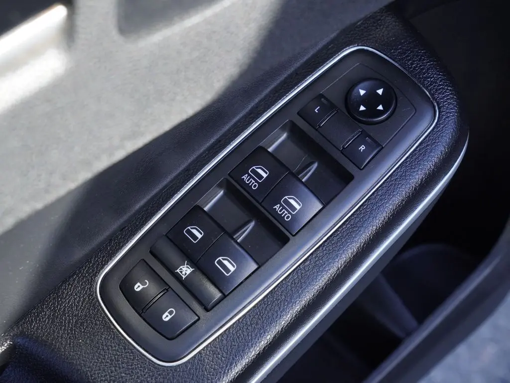 2021 Chrysler 300 - $13,589