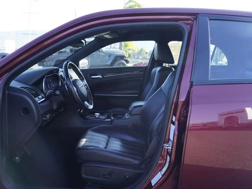 2021 Chrysler 300 - $13,589
