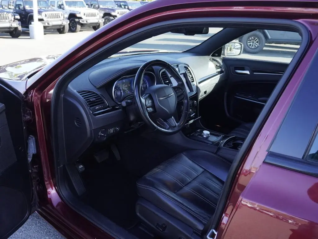 2021 Chrysler 300 - $13,589