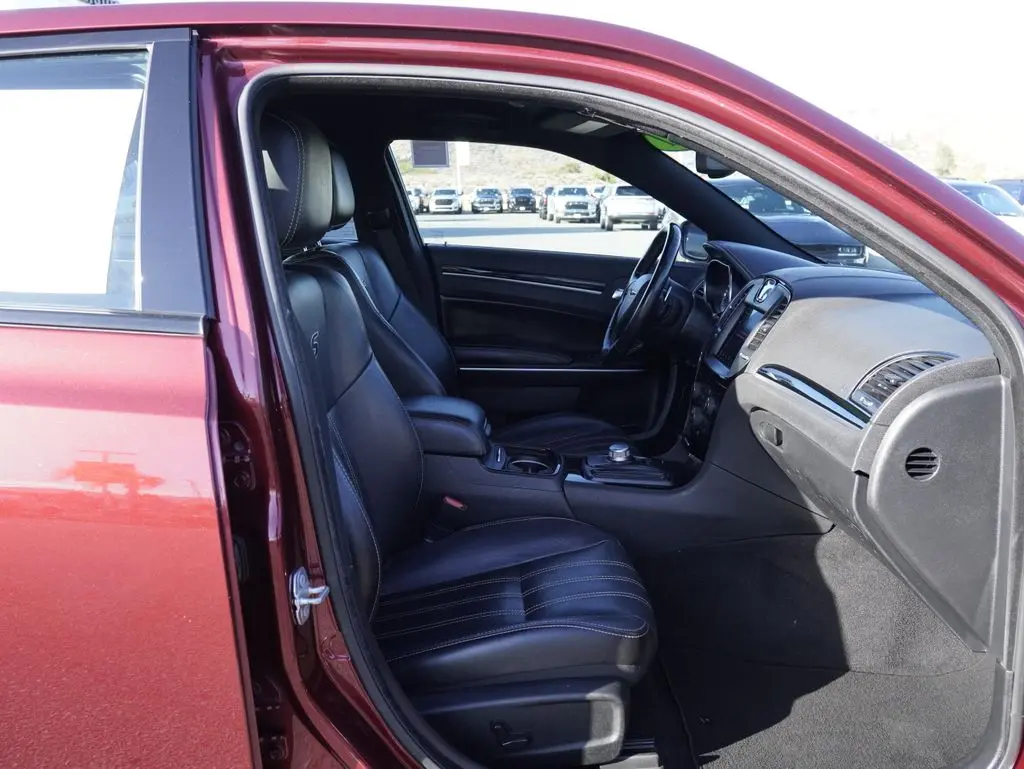 2021 Chrysler 300 - $13,589