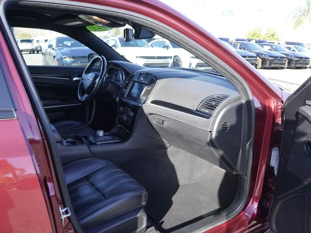 2021 Chrysler 300 - $13,589