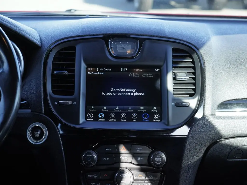 2021 Chrysler 300 - $13,589