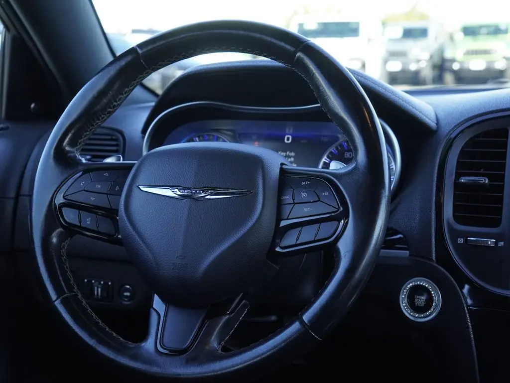 2021 Chrysler 300 - $13,589