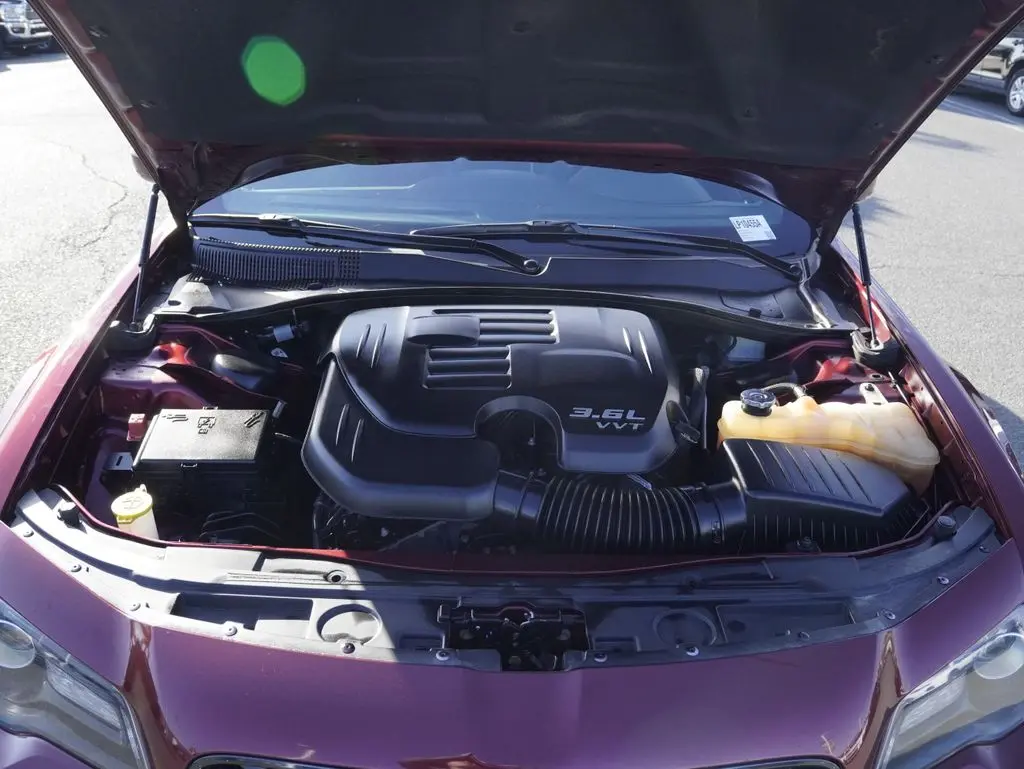 2021 Chrysler 300 - $13,589