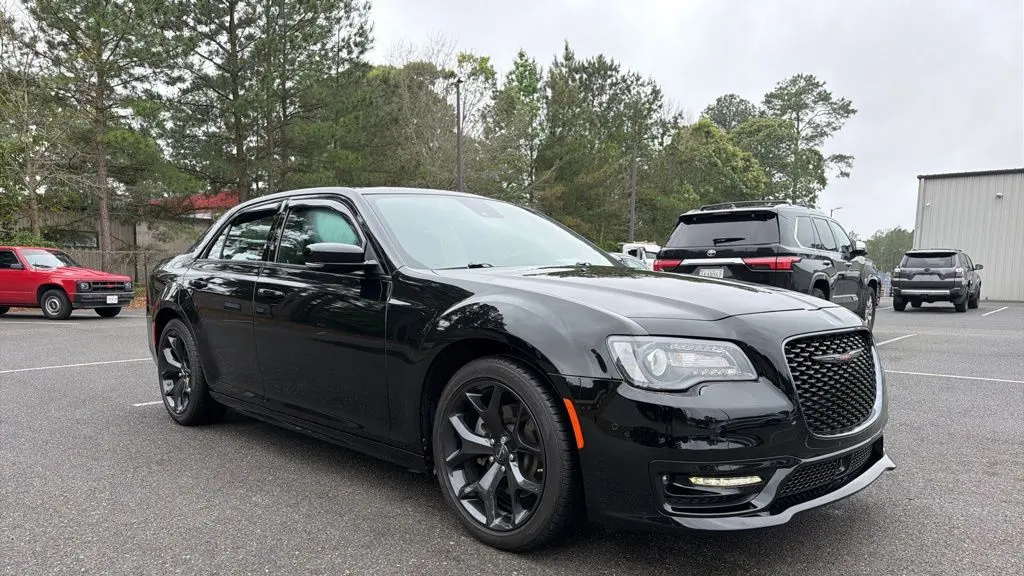 2022 Chrysler 300 S V8
