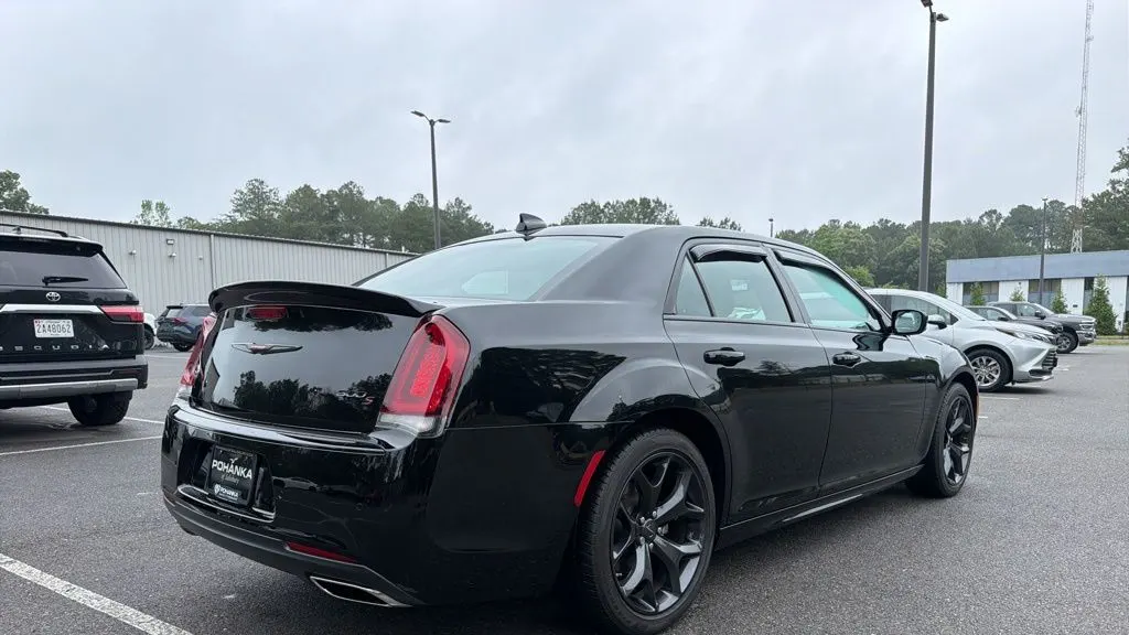 2022 Chrysler 300 S V8