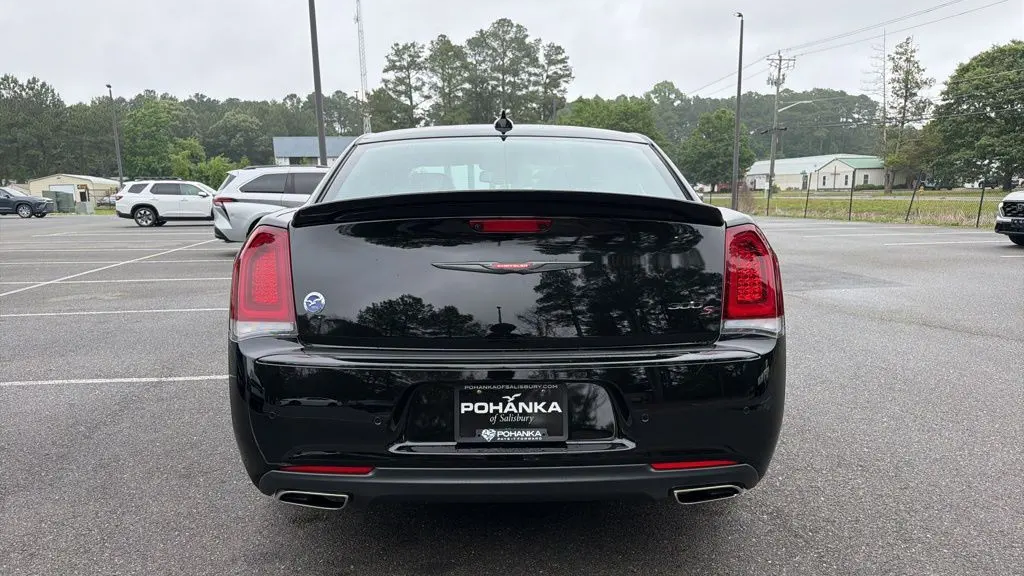 2022 Chrysler 300 S V8