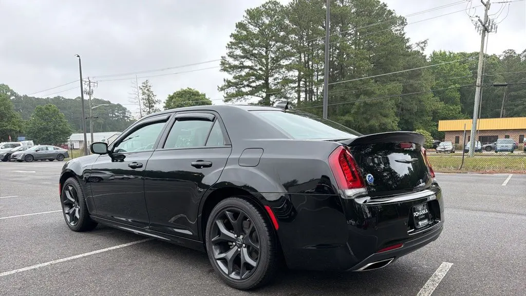 2022 Chrysler 300 S V8