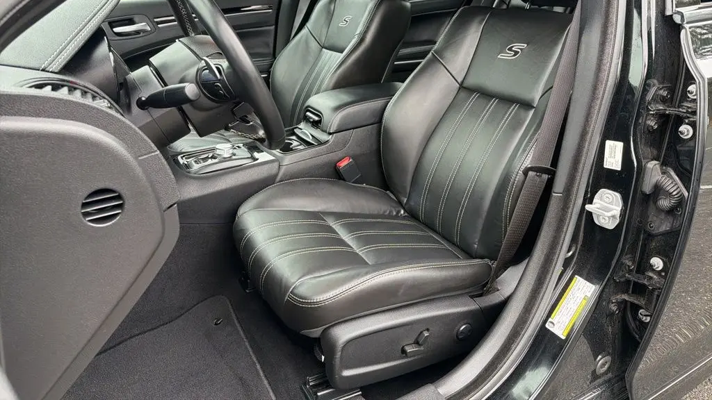 2022 Chrysler 300 S V8