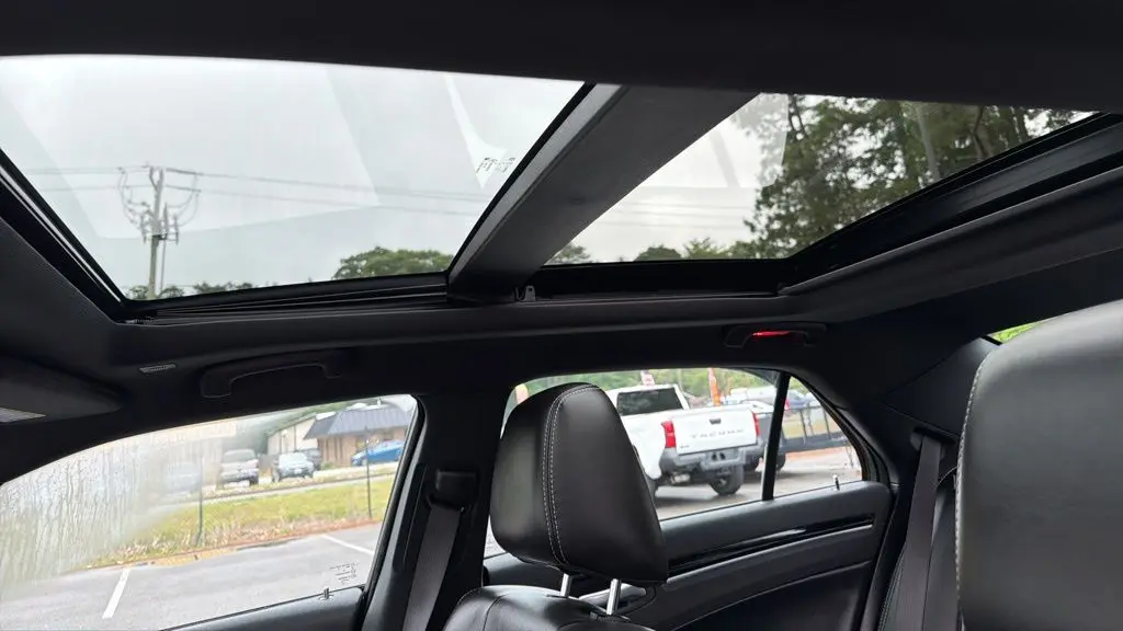2022 Chrysler 300 S V8