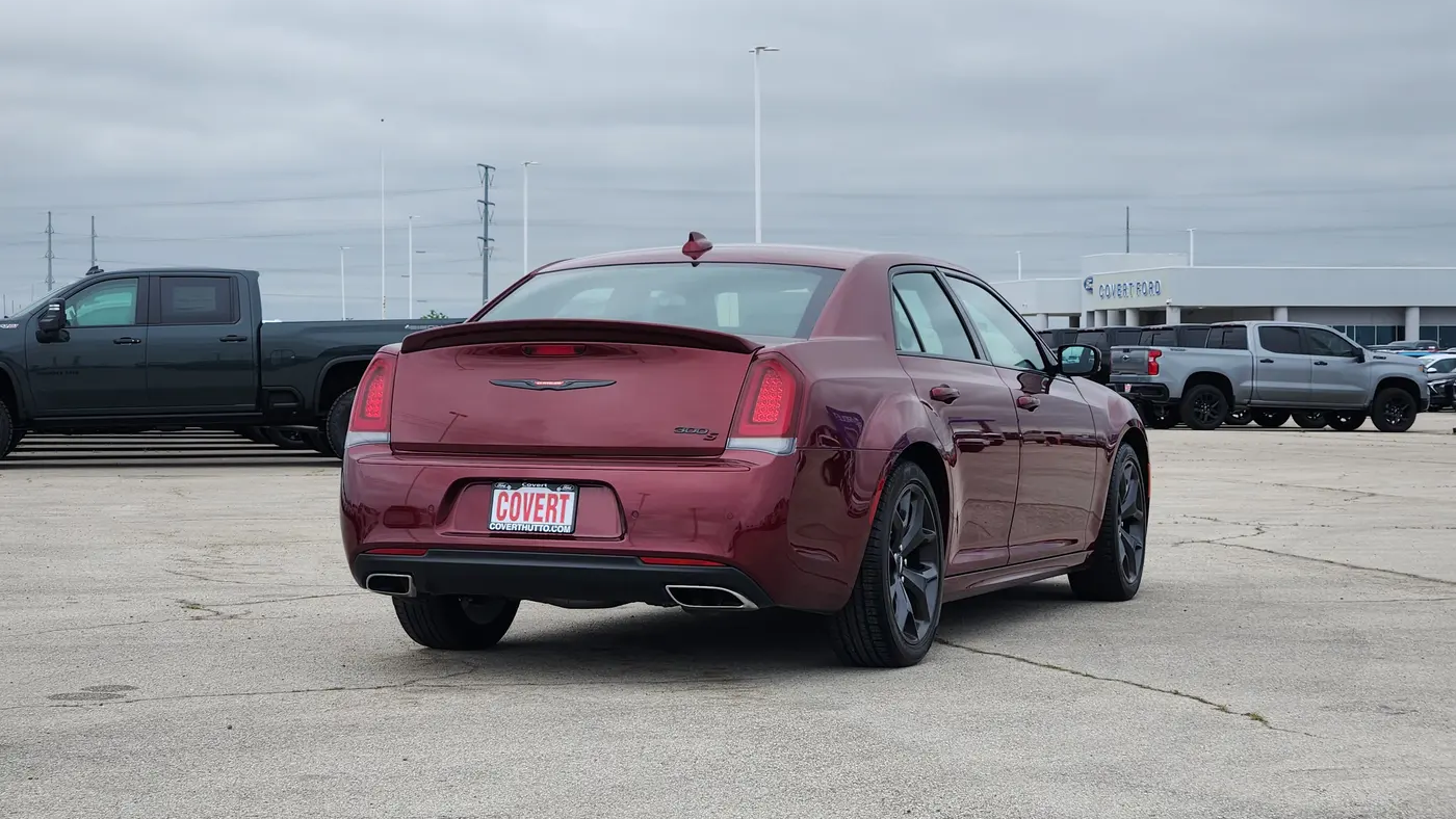 2023 Chrysler 300 S V8
