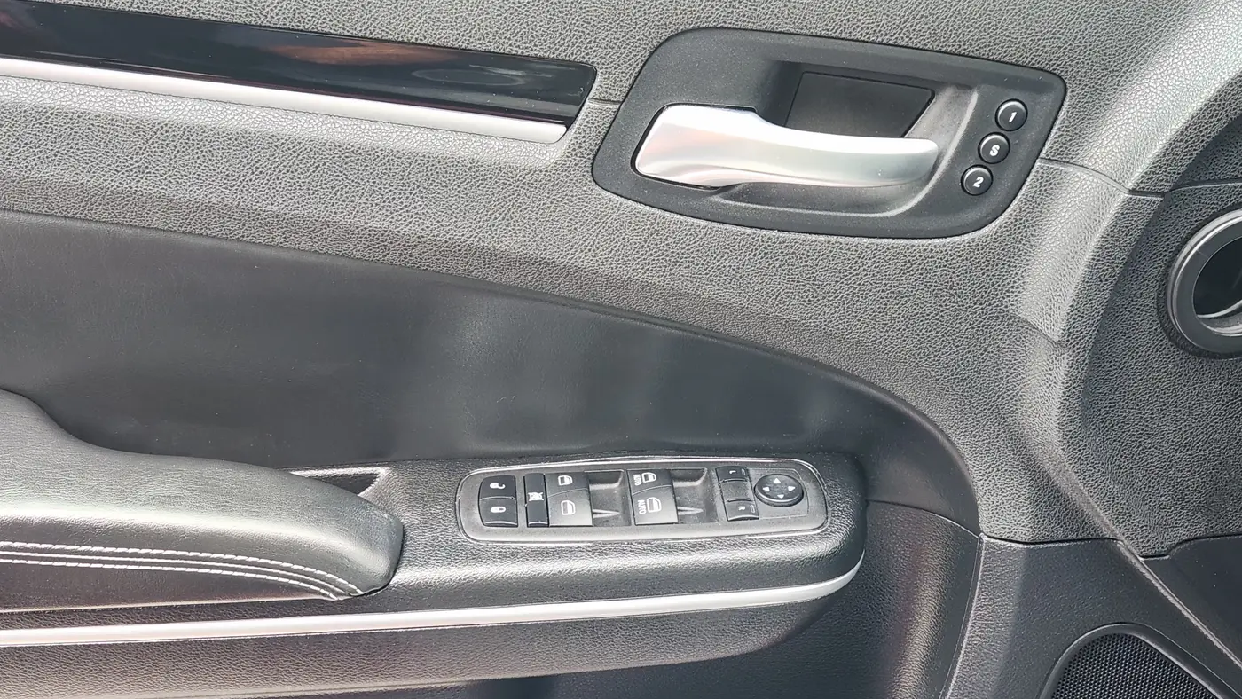 2023 Chrysler 300 S V8