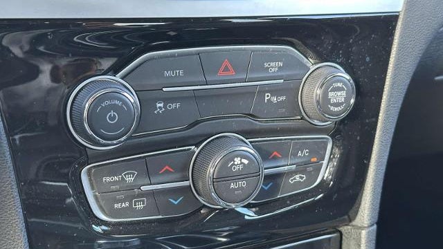 2023 Chrysler 300 Touring L