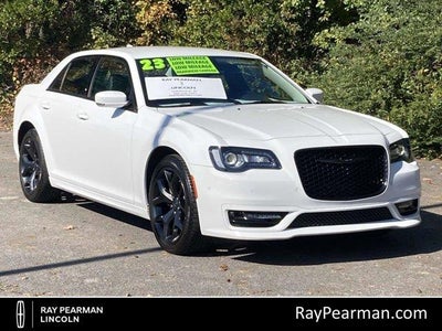 2023 Chrysler 300 Touring L 4DR Sedan