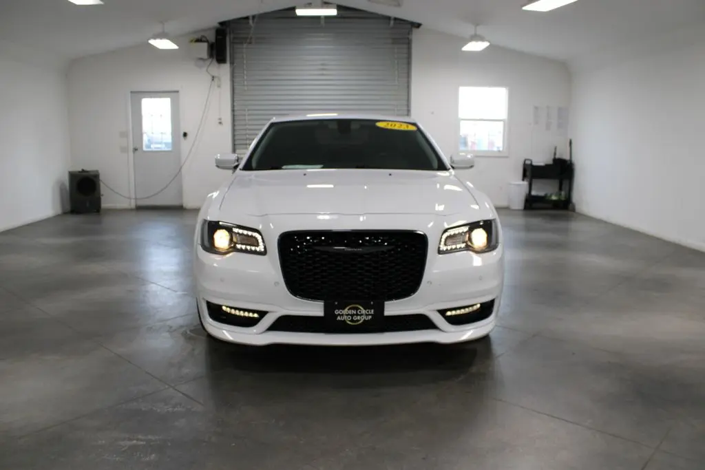 2023 Chrysler 300 - $23,578