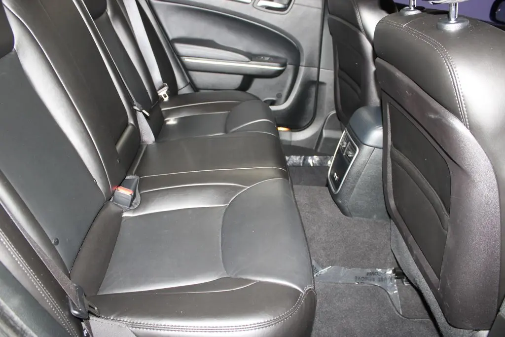 2023 Chrysler 300 - $23,578