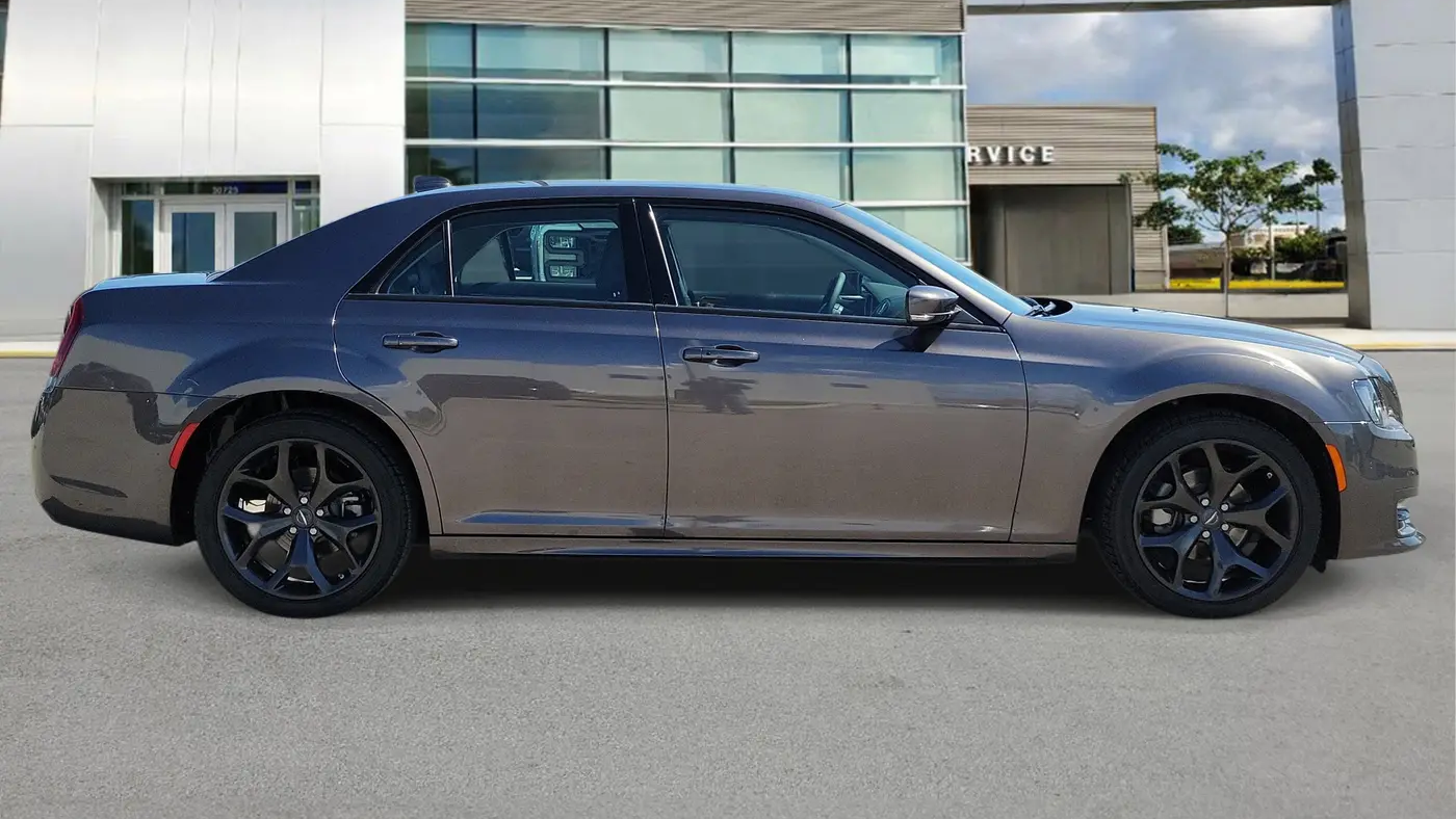 2023 Chrysler 300 Touring L