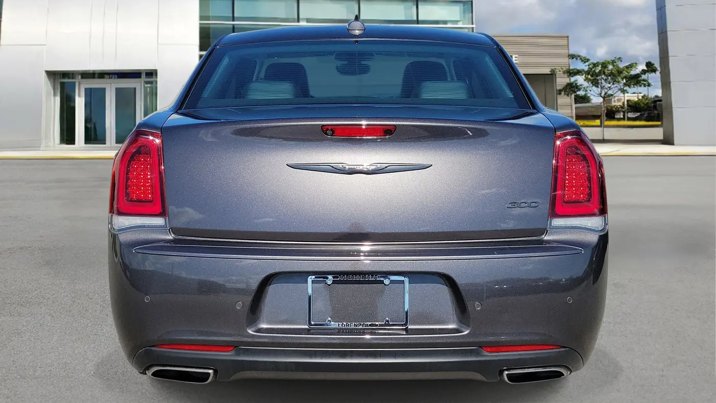 2023 Chrysler 300 Touring L