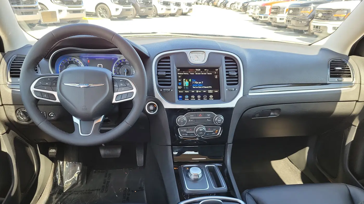 2023 Chrysler 300 Touring L