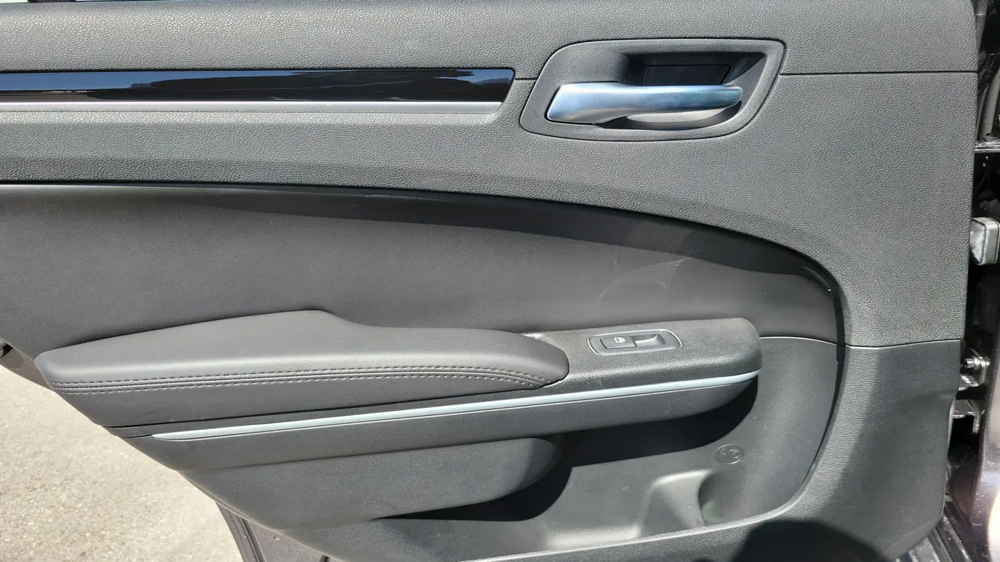 2023 Chrysler 300 Touring L