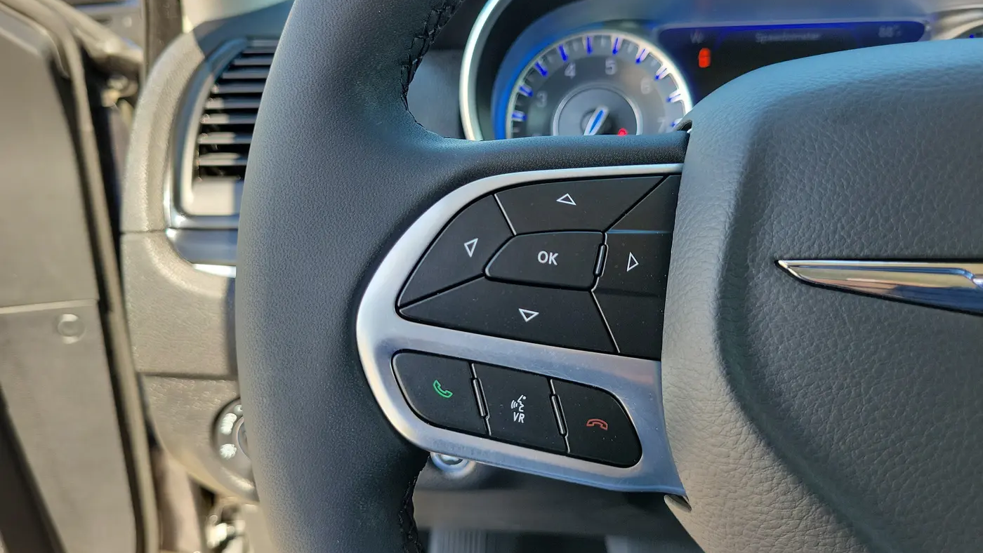 2023 Chrysler 300 Touring L