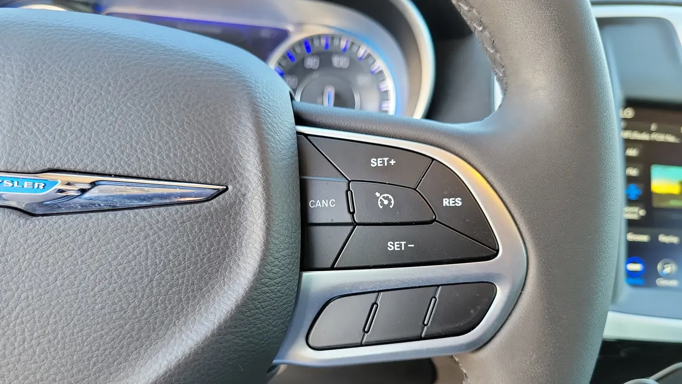 2023 Chrysler 300 Touring L