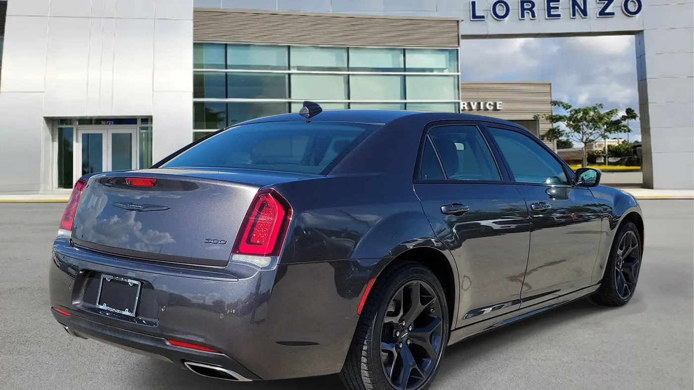 2023 Chrysler 300 Touring L