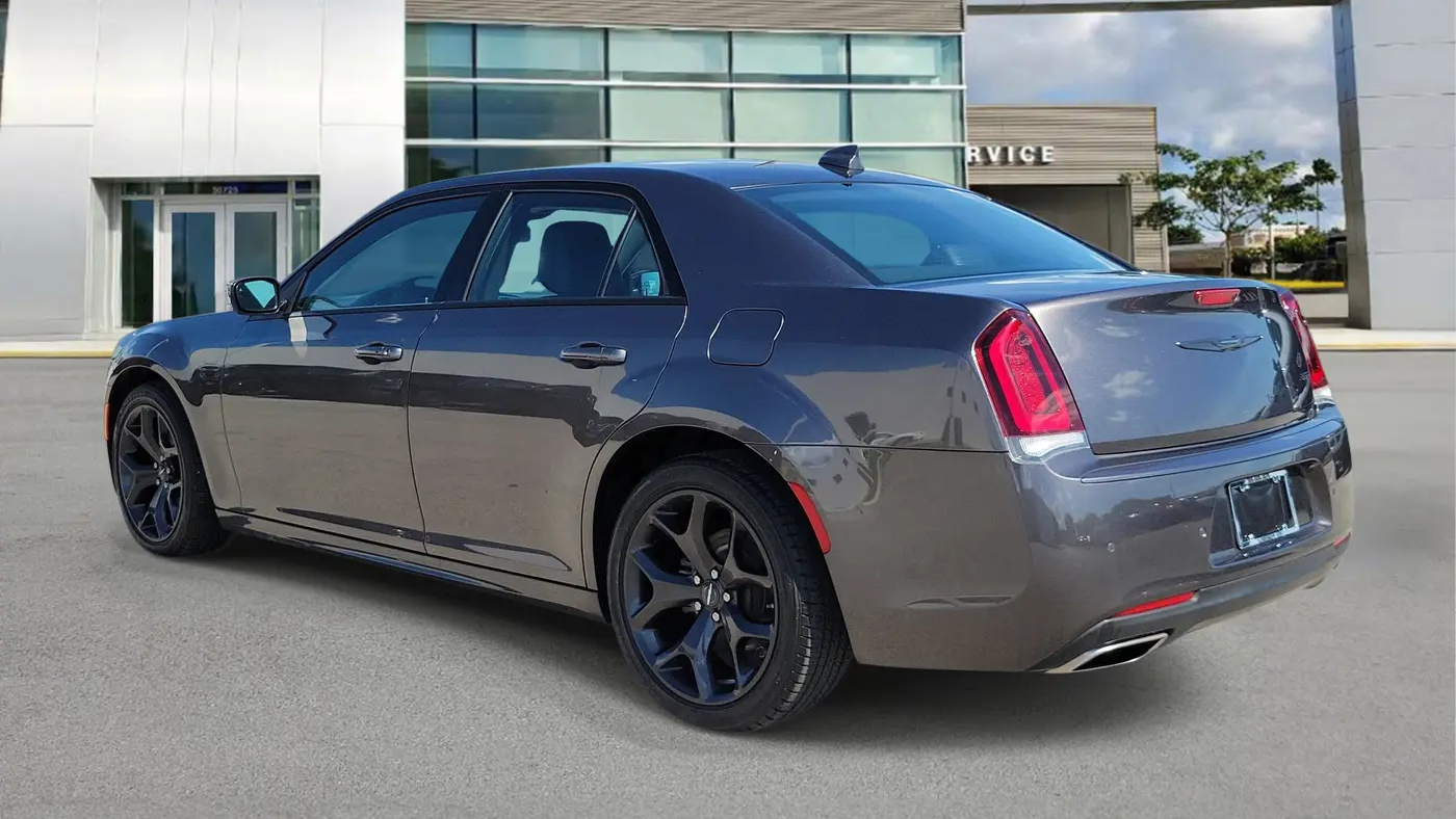 2023 Chrysler 300 Touring L